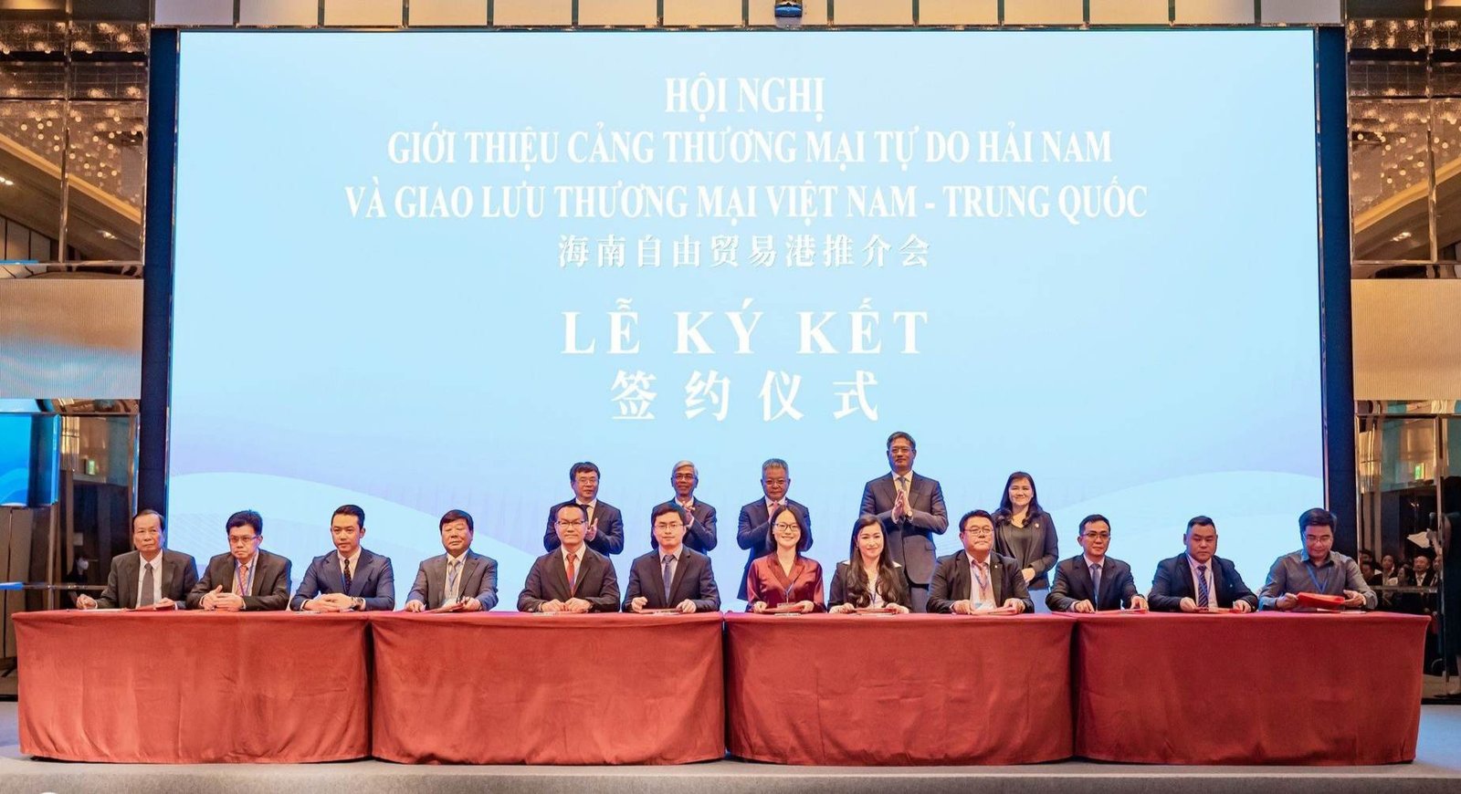 QUẢNG BÁ CẢNG THƯƠNG MẠI TỰ DO HẢI NAM ( FTP ) 